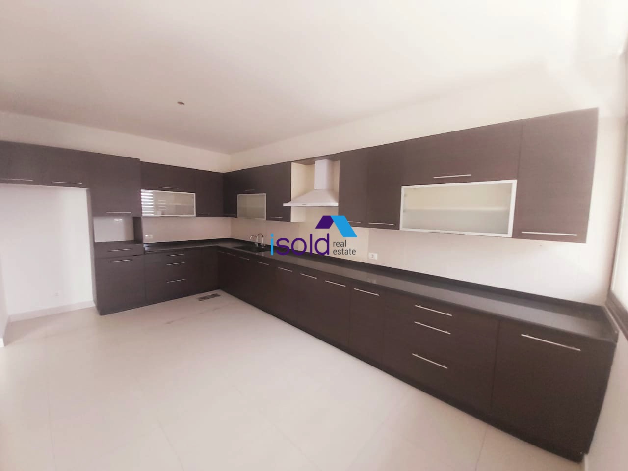 Ras El Nabaa / Beirut a three bedroom apartment for sale (Cash Only)